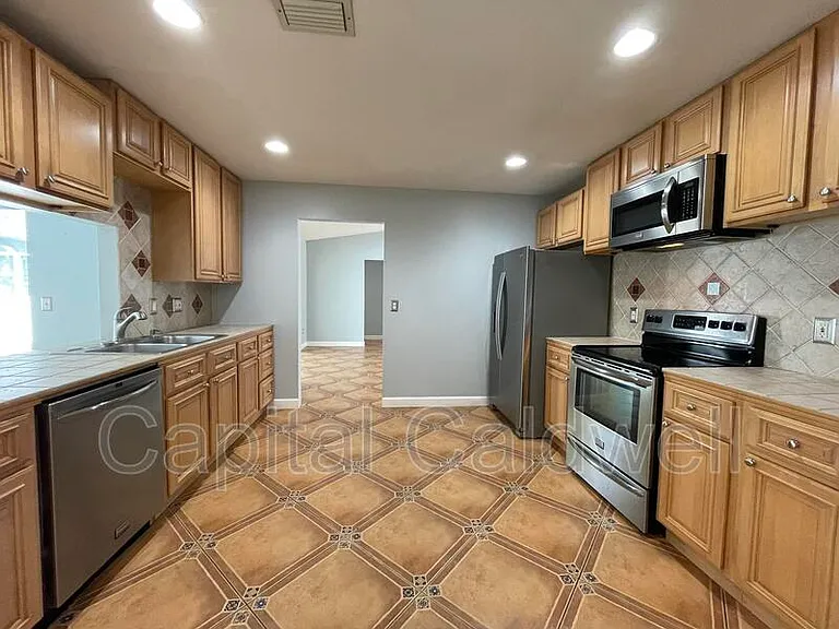 12813 Starling Dr — Photo 11