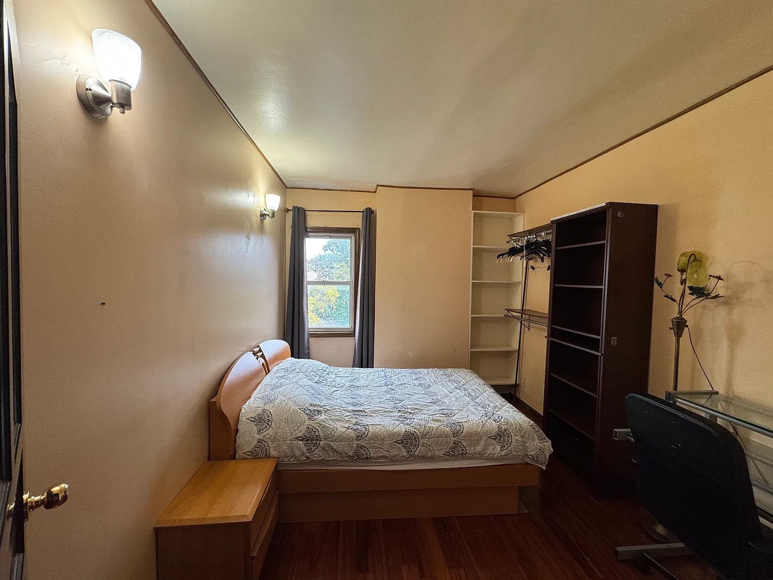 5 bed, 1633 sqft, $950 — Photo 3