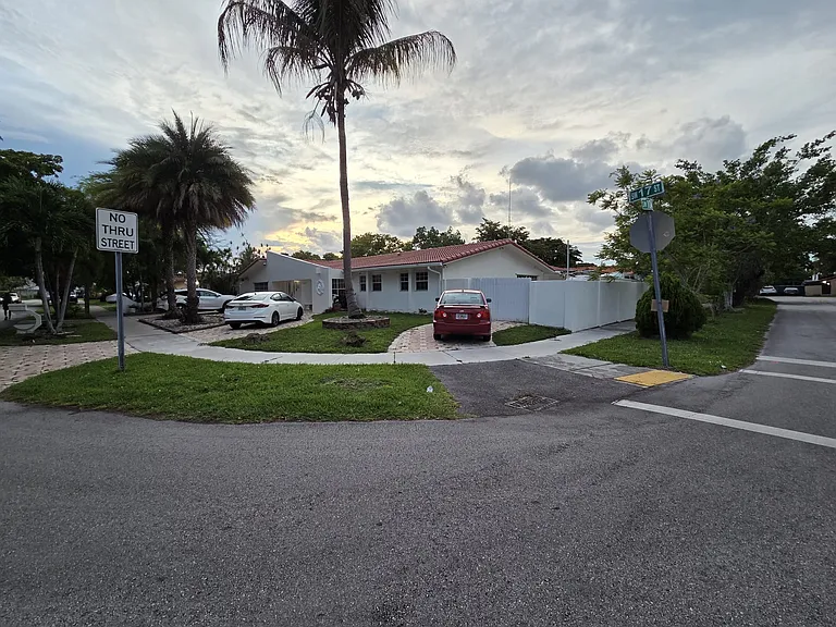10421 SW 17th St — Photo 9