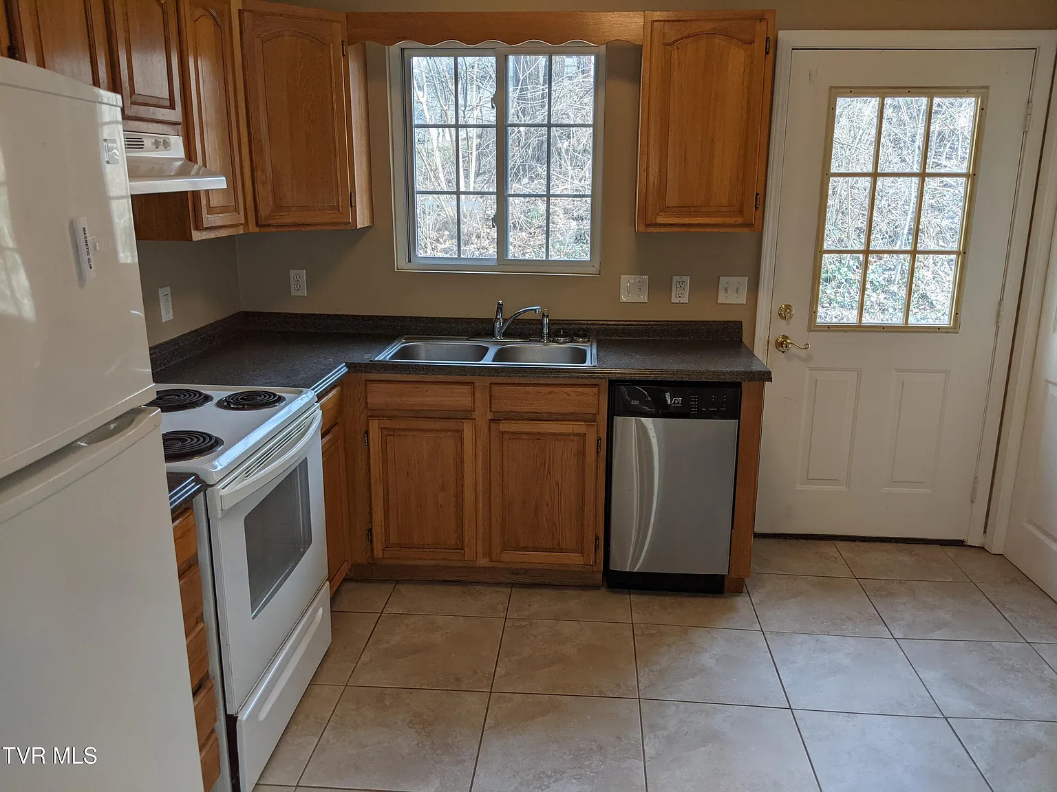 2 bed, 850 sqft, $1,075 — Photo 4