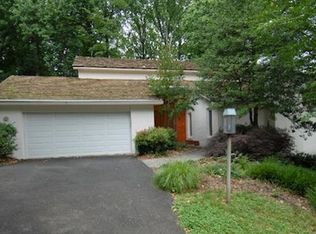 4124 Round Hill Rd, Arlington, VA 22207