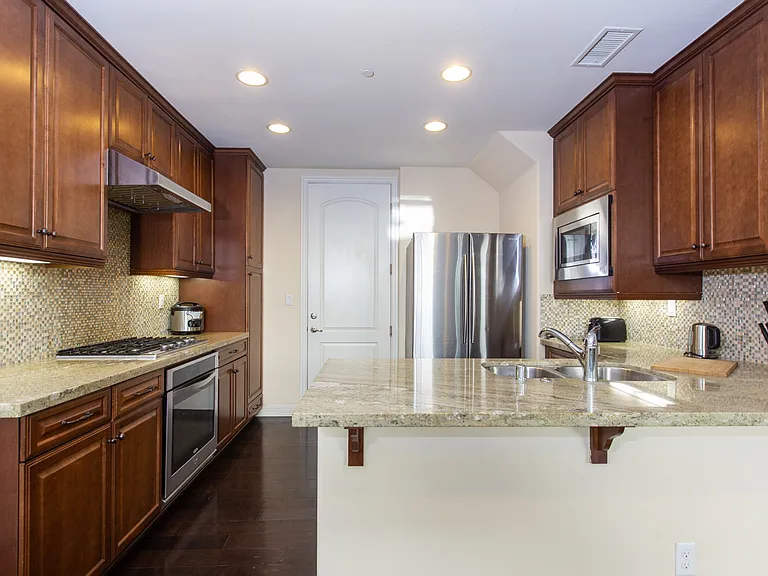 988 Arcadia Ave #D — Photo 15
