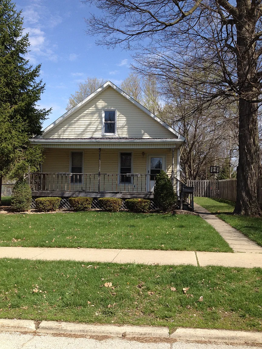 708 E Bell St photo 1
