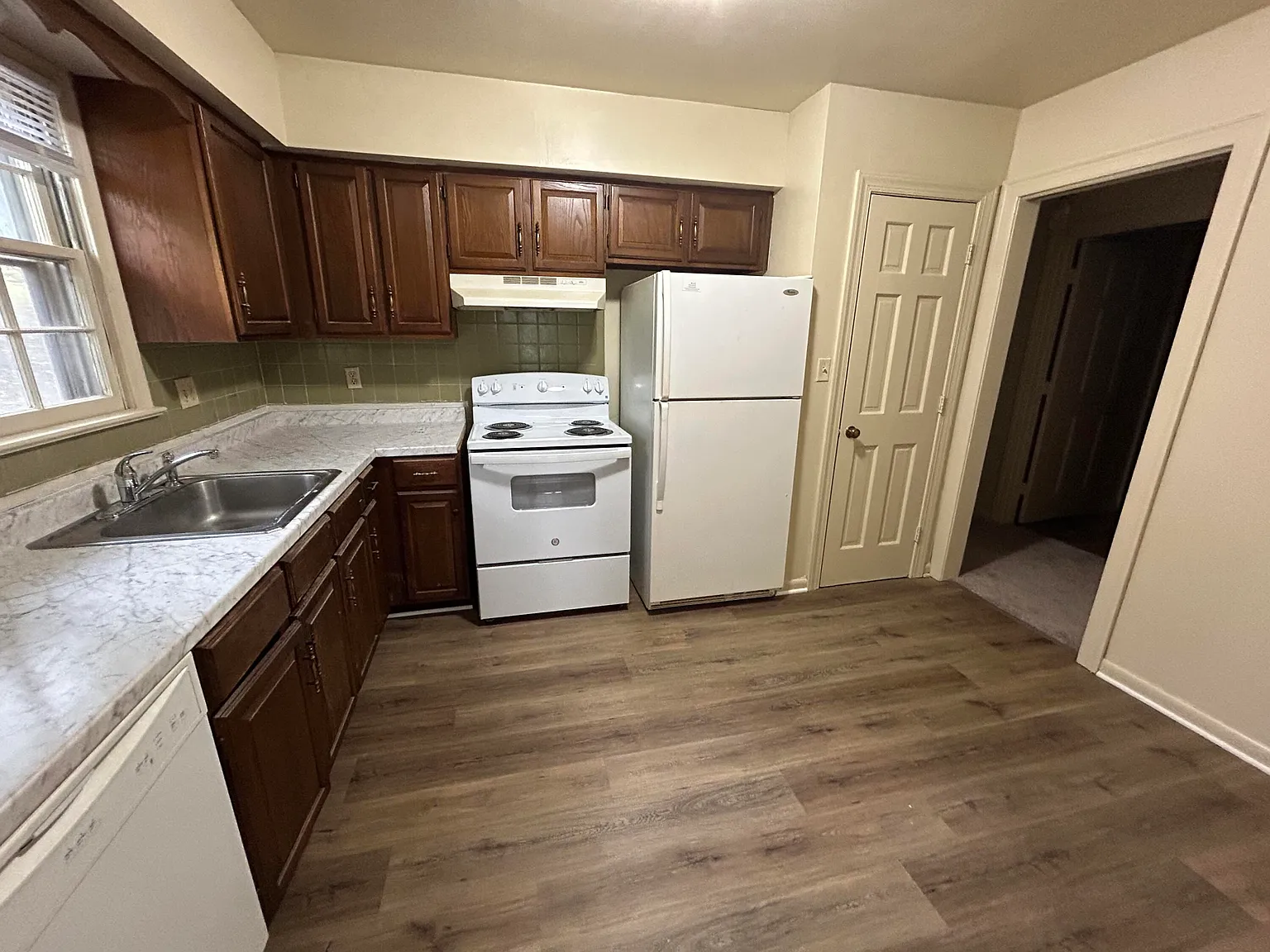3 bed, 2.0 bath, 1000 sqft, $1,300 — Photo 3