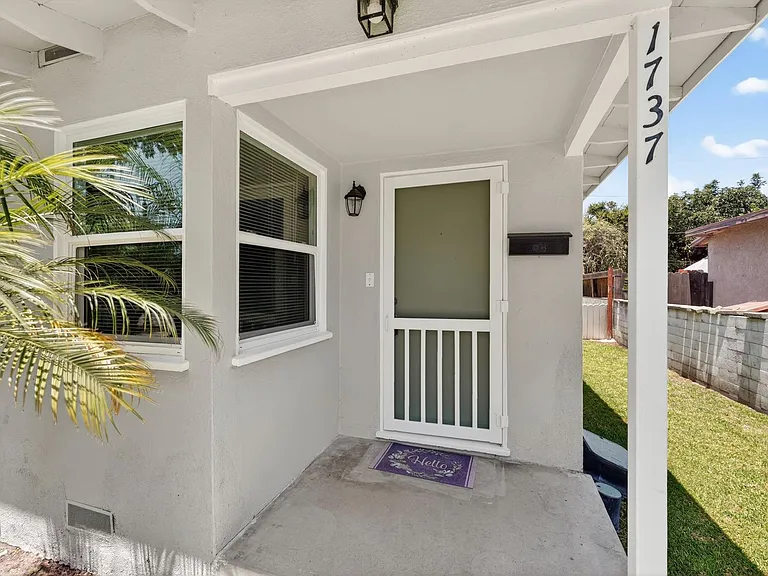1737 Jacaranda Pl — Photo 4