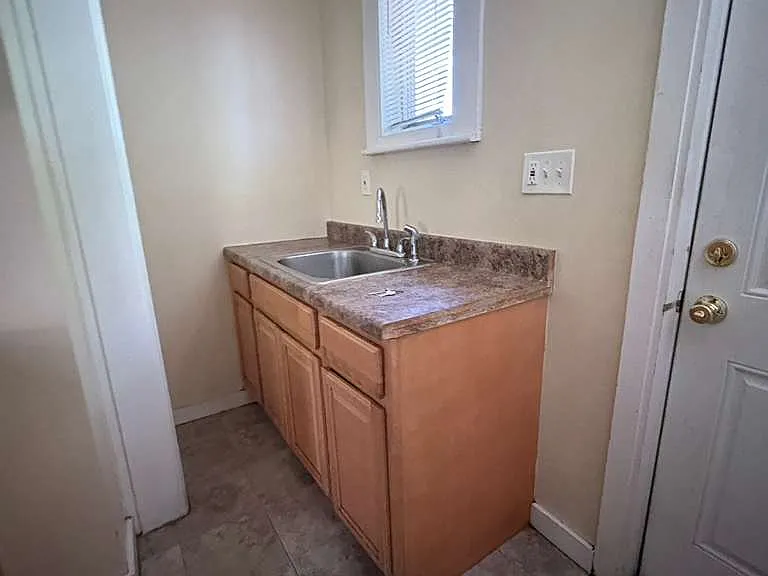 224 Lloyd St — Photo 10