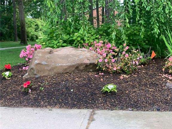 2nd image of B35 Glen Hollow Dr #B35