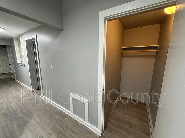 9006 S Escanaba Ave #G — Photo 13