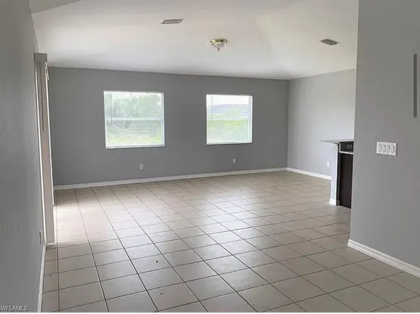 4105 20th St SW, Lehigh Acres, FL