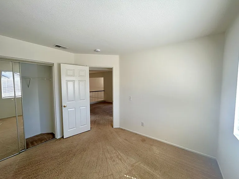 864 Bramble Ln — Photo 16