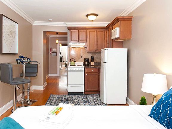 5th image of 28 E Bellevue Pl