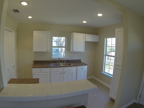 4th image of 1322 Cantrell Dr