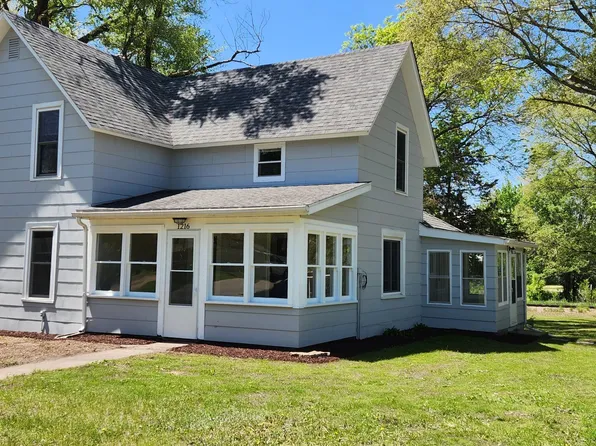 1216 7th St N, Cannon Falls, MN 55009