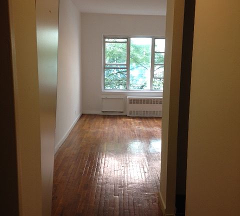 5th image of 450 W 58th St APT 4K