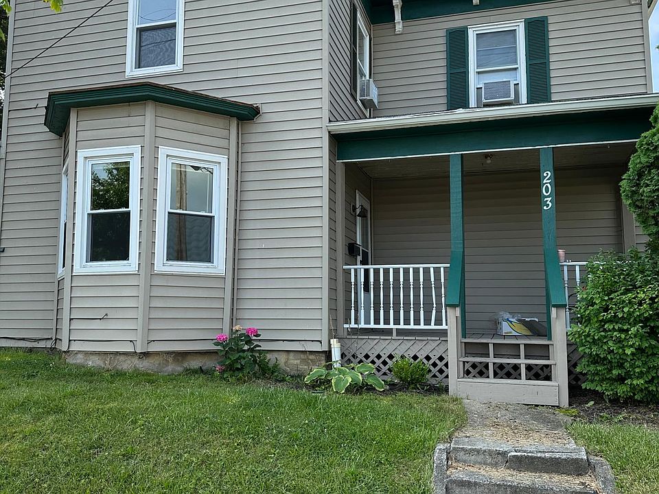 1st image of 203 E 6th St