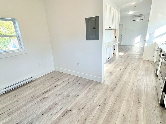 4th image of 221 Saint John St #0