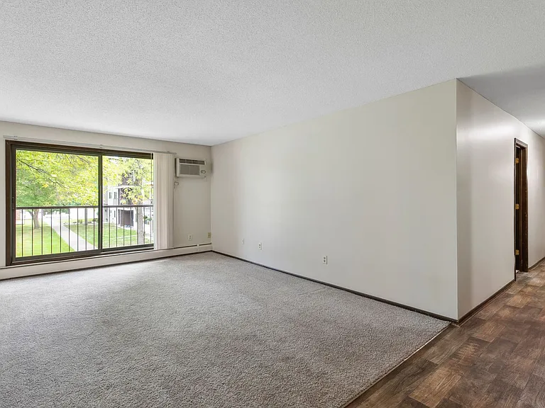 Eastgate Apartments — Photo 43