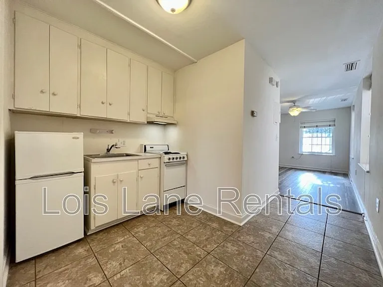 12 Wentworth St #B — Photo 5