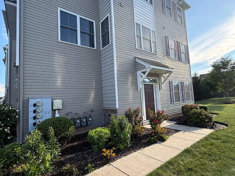 211 Saddlebrook Dr — Photo 3
