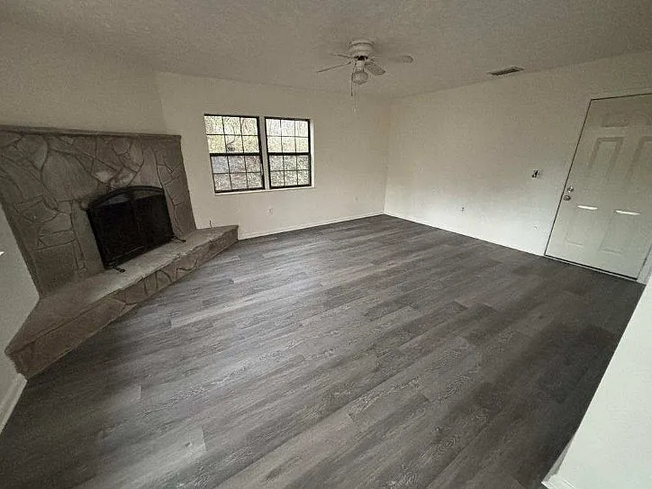 646 Ownby Dr — Photo 2