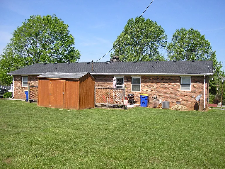 2516 Edgehill Pl #B — Photo 11