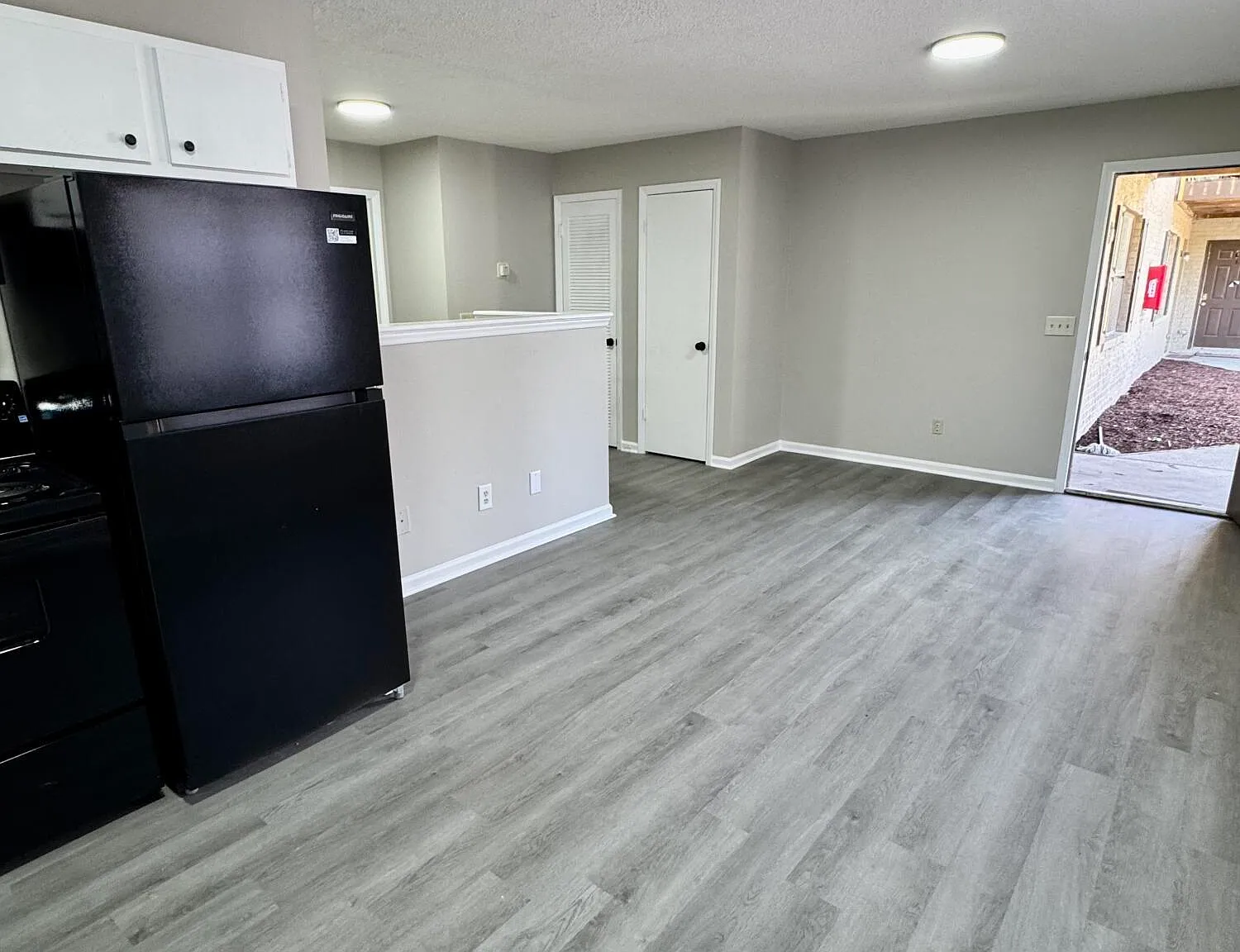 2 bed, 1.0 bath, $750 — Photo 4