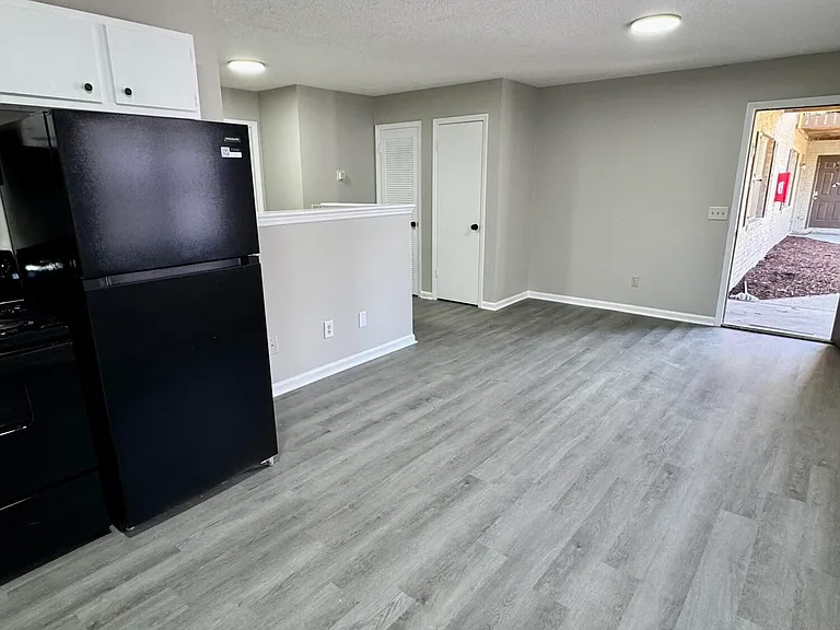 3209 Summer Pl #5 — Photo 4