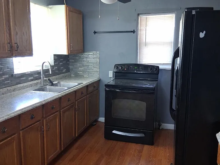 1312 Earlham Dr — Photo 6