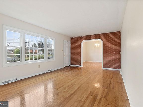 5th image of 111 Fairway Dr