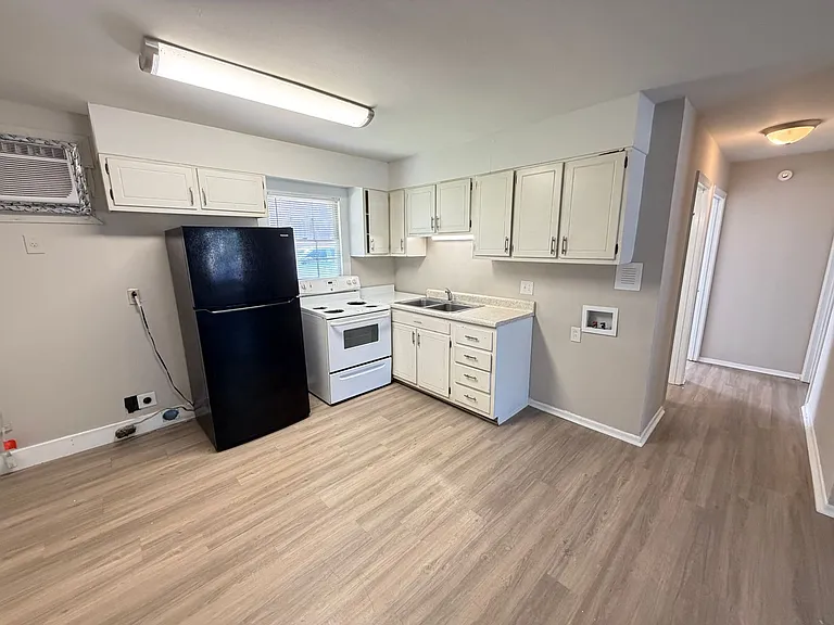 2202 S Main St — Photo 5