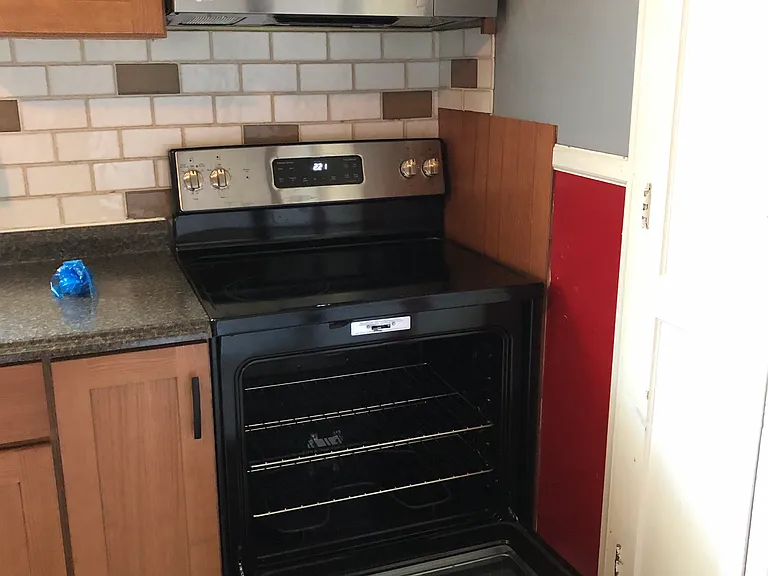 Kitchen (oven and stove)