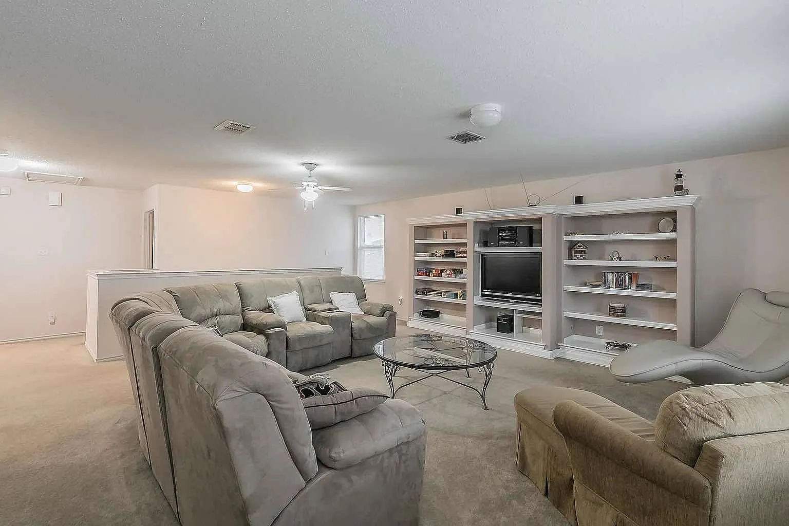 4 bed, 2018 sqft, $4,000 — Photo 4