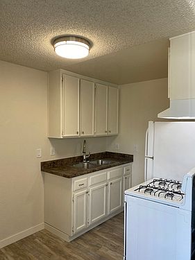 4th image of 11434 Calvert St APT 20