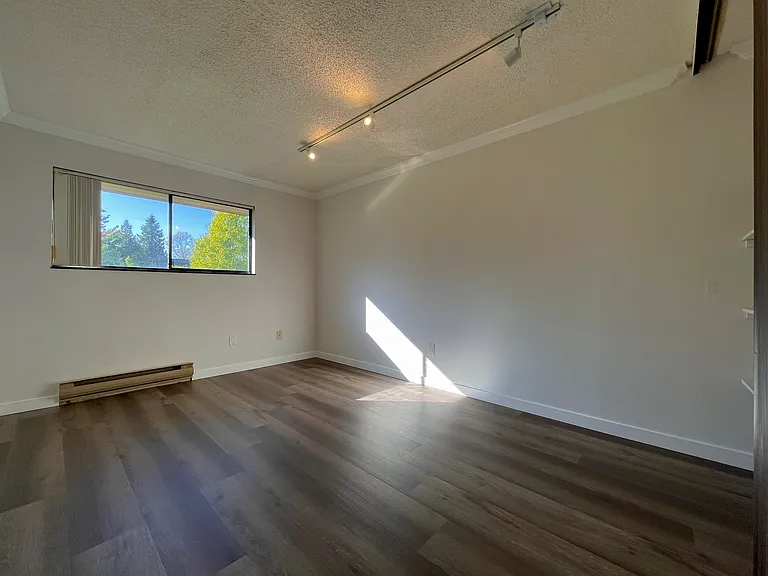 10580 Holly Park Ln #10580 — Photo 6