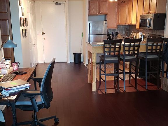 Kitchen/Entry