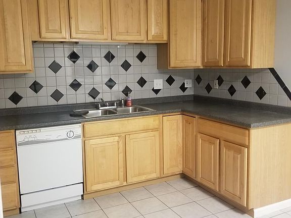 2nd image of 28450 Florence St