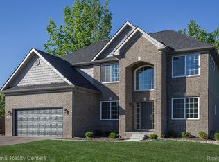 8005 Birkdale Ct, Clarkston, MI 48348