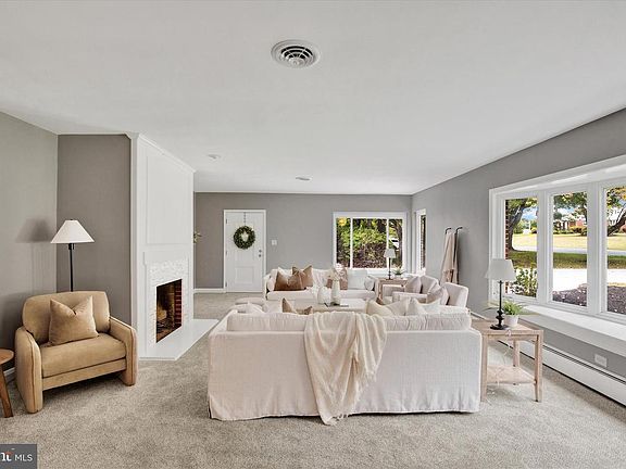 5th image of 7 Bangert Ave