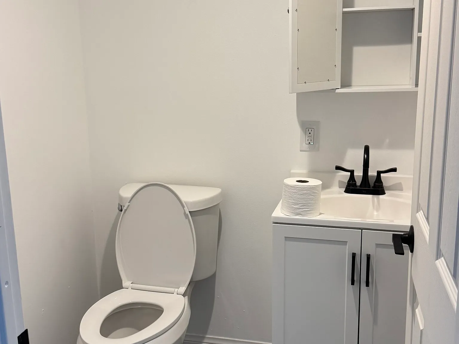 2 bed, 2.5 bath, 1000 sqft, $3,200 — Photo 2