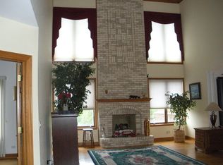 665 Larson Ln, Roselle, IL 60172