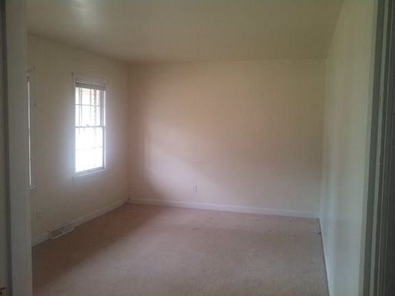3rd image of 113 Brookside Dr