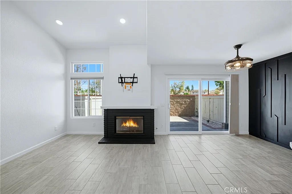 3 bed, 2.5 bath, 1325 sqft, $4,150 — Photo 4