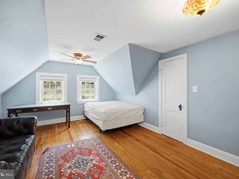 214 E University Pkwy — Photo 44
