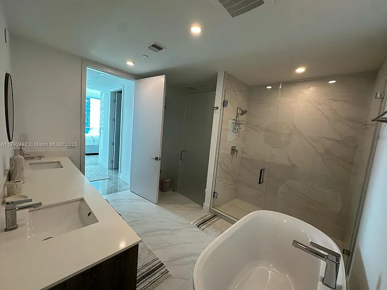 17550 Collins Ave #902 — Photo 14