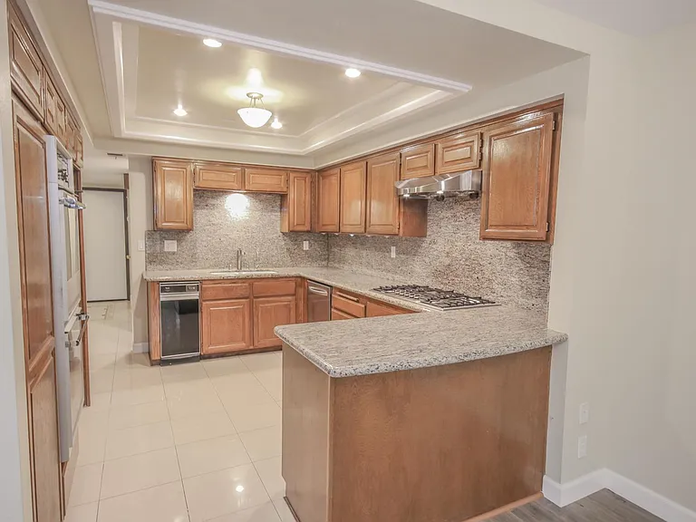 405 Genoa St #2 — Photo 15