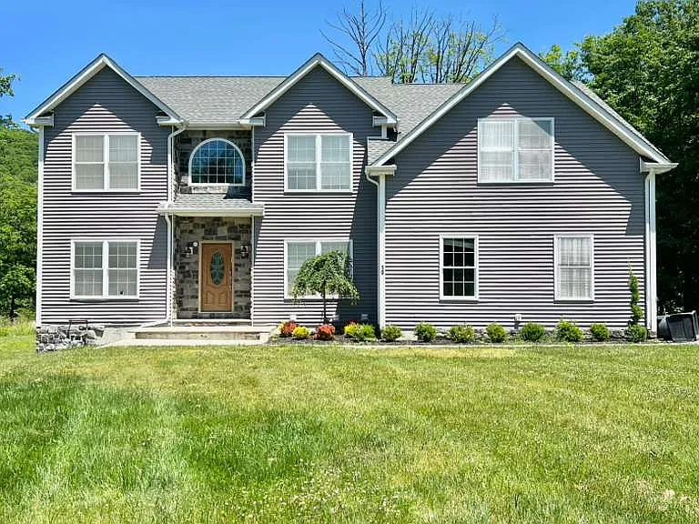 10 Apple Hill Dr — Photo 1