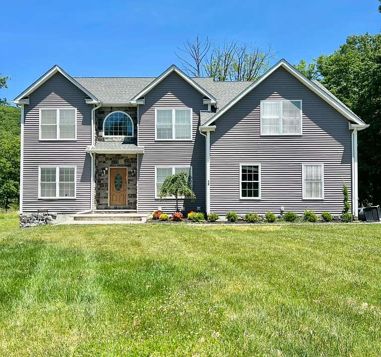 1st image of 10 Apple Hill Dr