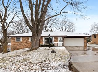 505 Oak Ter, Slinger, WI 53086