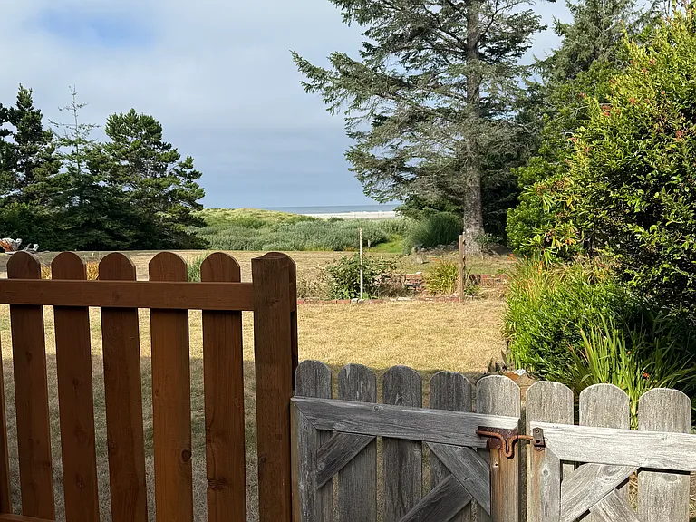 Side yard fenced