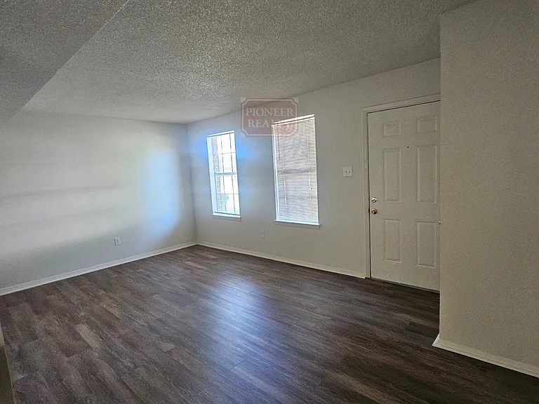 1919 Repp Ct — Photo 6